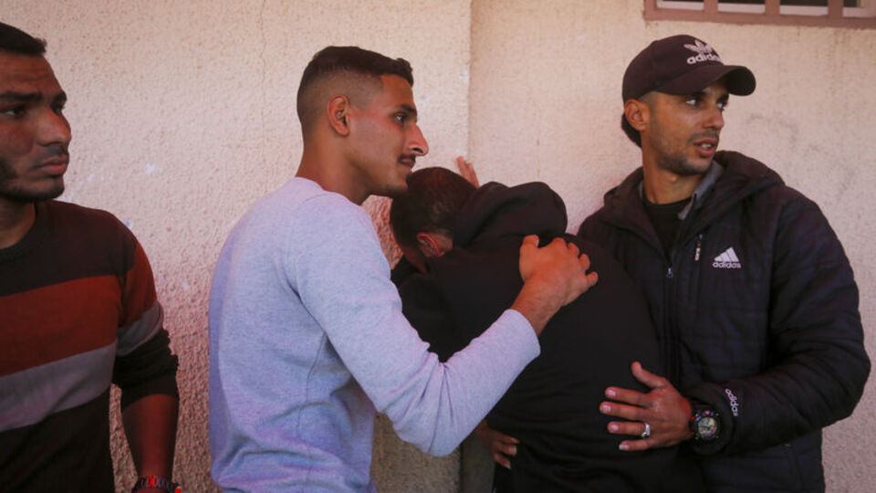 İsrail iki aileden 25 can aldı