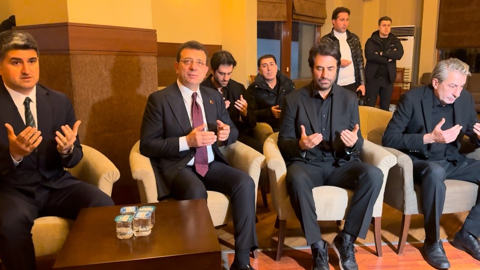 Taziyeleri kabul etti