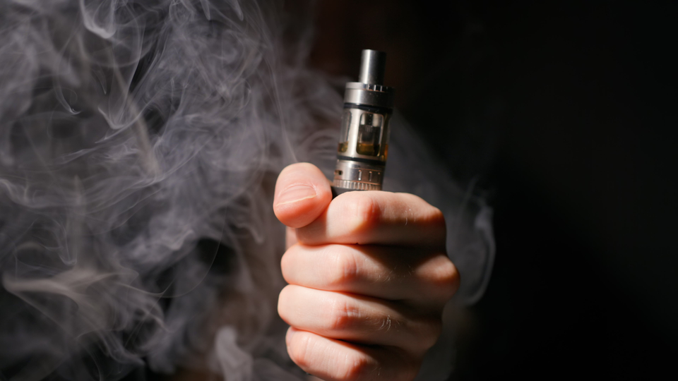 Elektronik sigara kullananlara kötü haber!