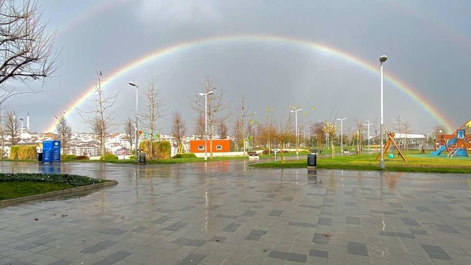 İstanbul'da sağanak manzaraları! AKOM uyardı: Fırtına da geliyor!