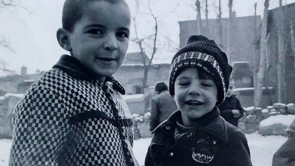 44 yıl önce Erzurum'da fotoğrafladığı çocuğu buldu