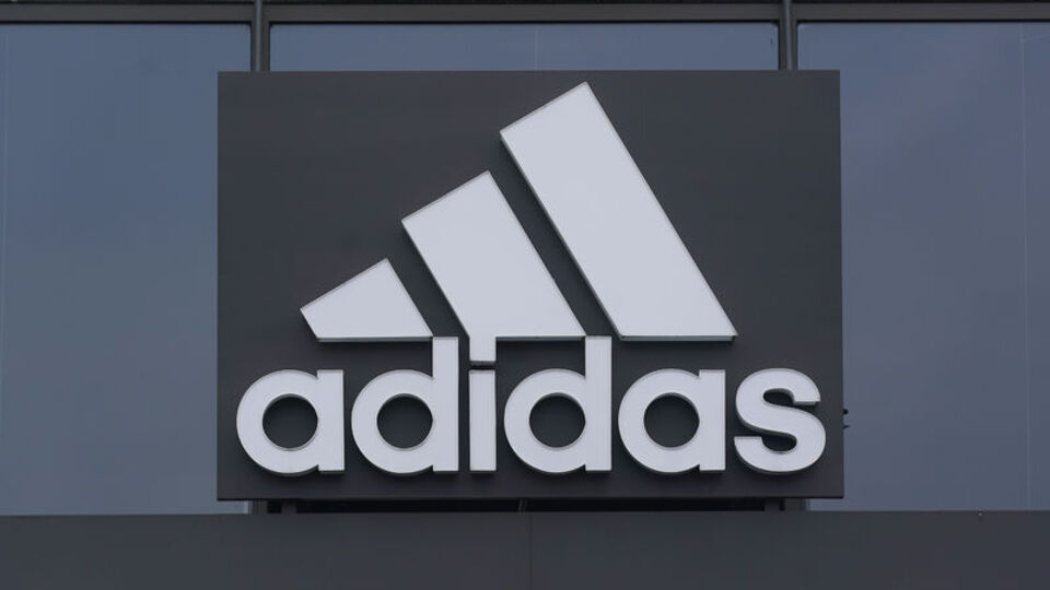 Adidas genel merkezine vergi baskını