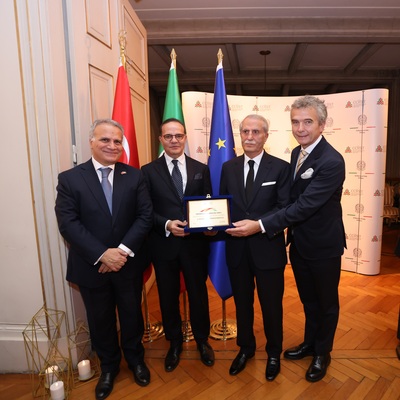 IC'ye Leonardo da Vinci ödülü  