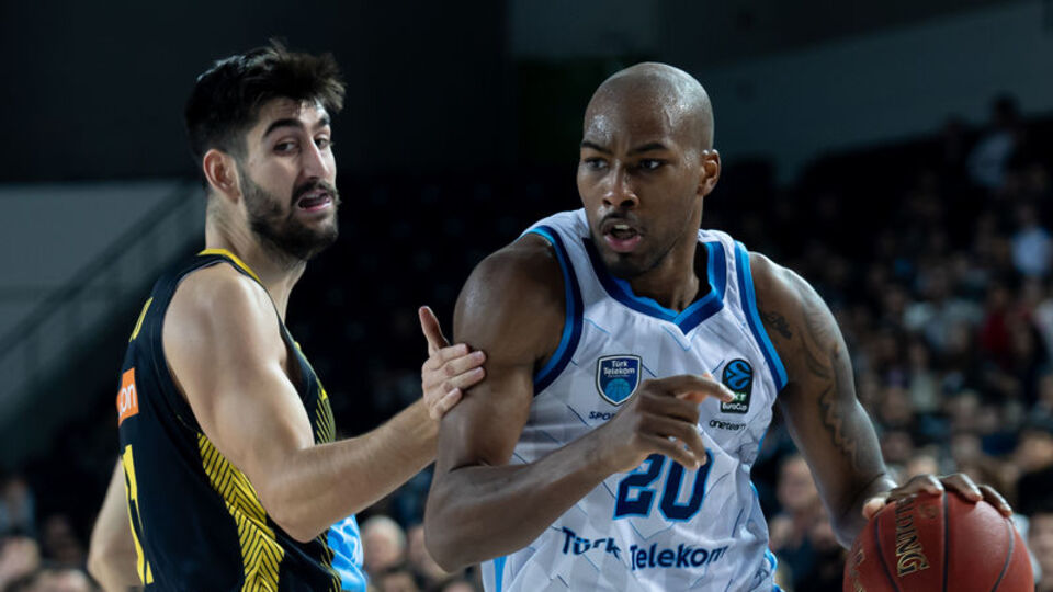 Türk Telekom, Yunan ekibini devirdi!