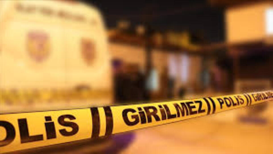 Hafif ticari araç içerisinde bıçaklanan genç öldü