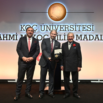 Rahmi M. Koç Bilim Madalyası Prof. Dr. Atatüre'ye verildi