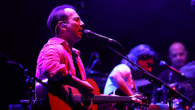 Mor ve Ötesi akustik performansıyla İş Sanat'taydı