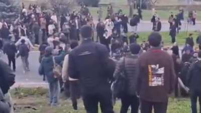 YTÜ'de Yılbaşı Ağacı tartışması