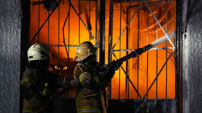 İzmir'de korkutan fabrika yangını!