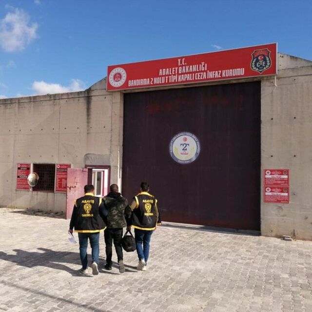 Balıkesir'de aranan hükümlü, dövme randevusunda yakalandı