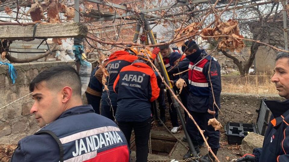 Dengesini kaybedip kuyuya düştü!