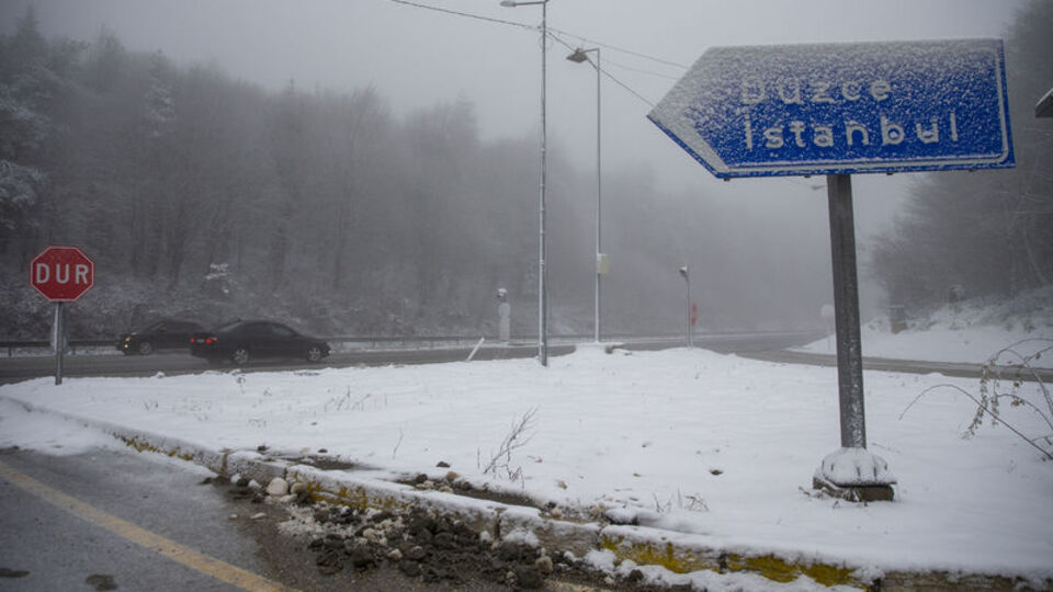 Bolu Dağı'nda kar yağışı!