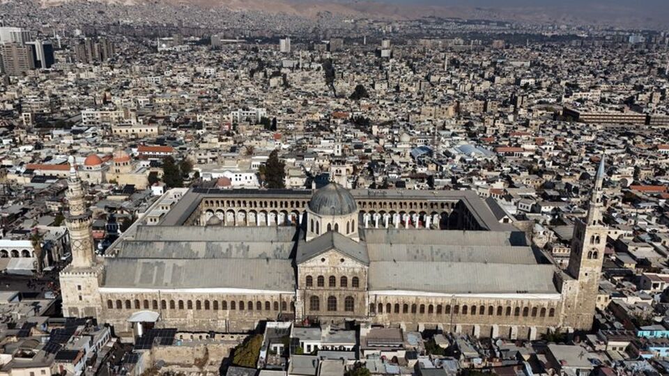 Esad rejiminin devrilmesinin ardından Emevi Camii'nde ilk cuma namazı