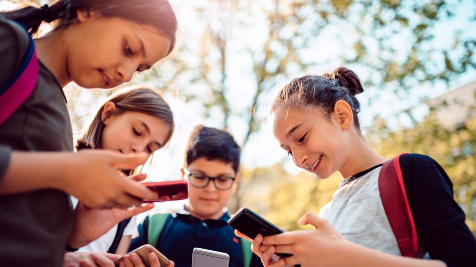 Çocuklar zararlı içeriklerden nasıl korunacak?