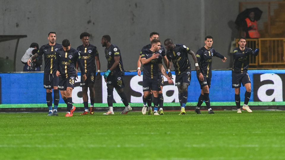 İstanbul derbisini Kasımpaşa kazandı!