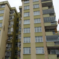 Dalgalar binayı salladı! 8 katlı apartman tahliye edildi