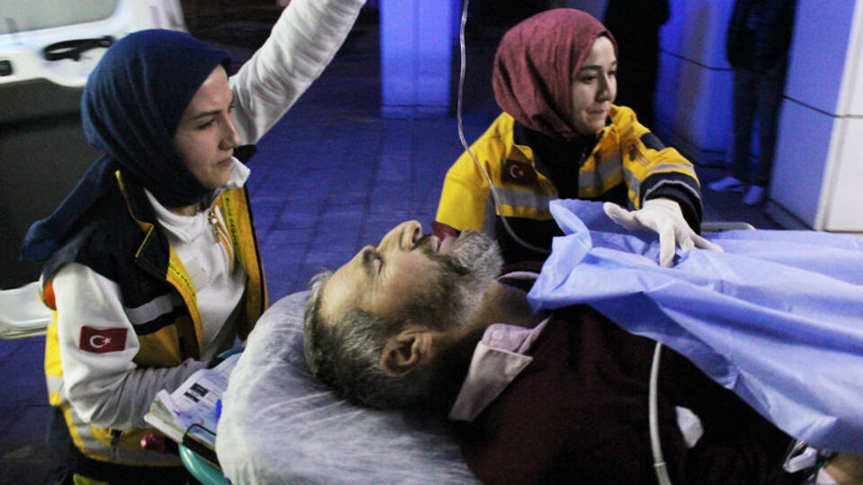 Kavgayı ayırmak isteyen dede vuruldu! 4 tutuklama