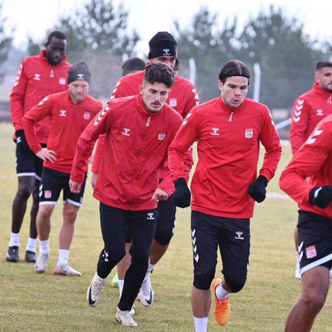 Sivasspor'da teknik direktörlüğe 2 aday!