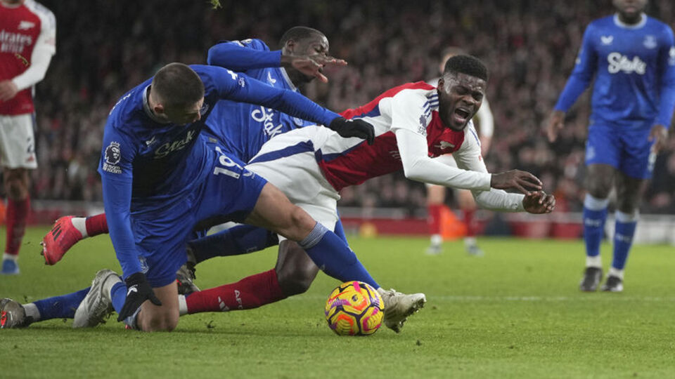 Arsenal'e Everton çelmesi!