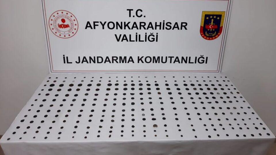 320 sikke ele geçirildi