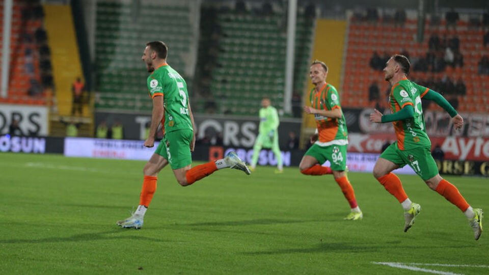 Alanyaspor ikinci yarı açıldı!