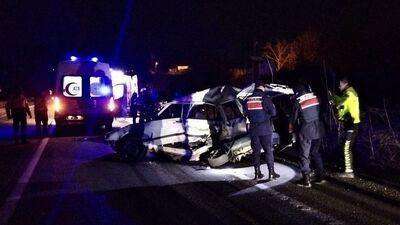 Otomobille yolcu otobüsü çarpıştı: 2 ölü