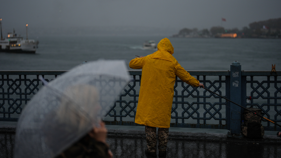 Marmara ve Ege'de kuvvetli yağış rüzgarla birlikte geliyor!