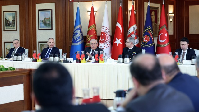 "Suriye'deki yeni yönetime şans verilmeli"