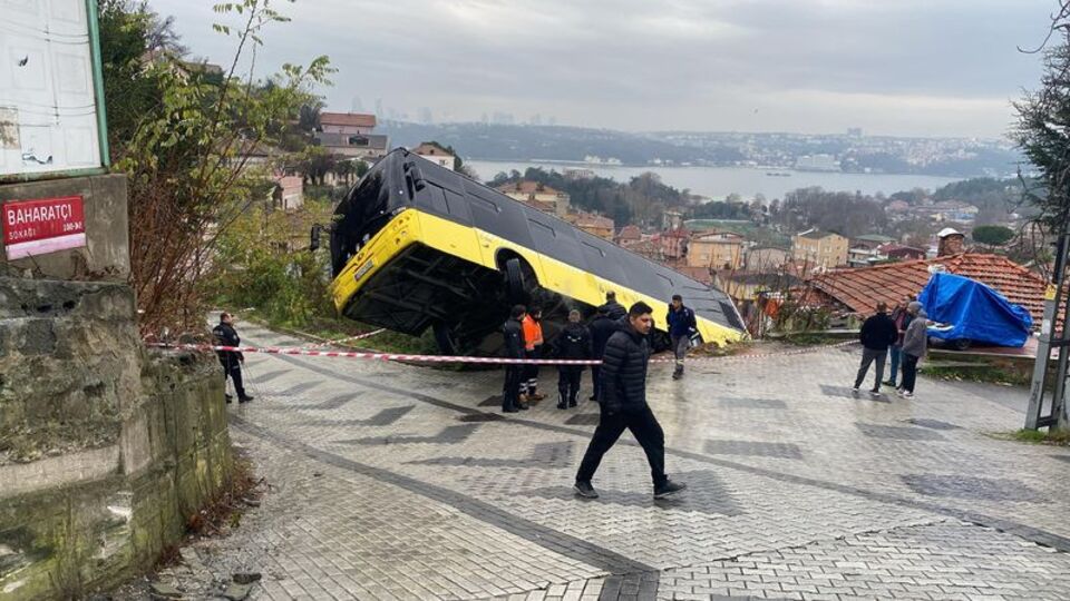 İETT otobüsü evin bahçesine düştü!