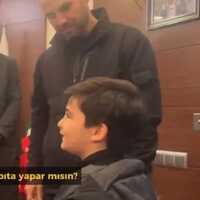 CHP'li Keçiören Belediye Başkanı Mesut Özarslan'ın küçük çocukla diyaloğu utandırdı thumbnail