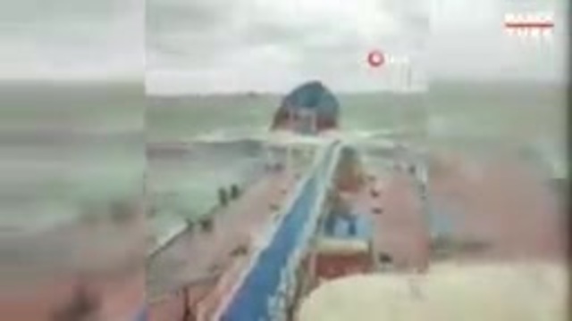  Karadeniz'de kaza yapan gemi ikiye bölündü: 1 ölü