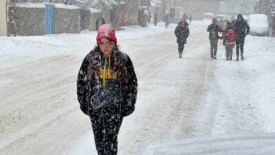 Kıyı kesimlerde sağanak, iç kesimlerde kar yağışı uyarısı