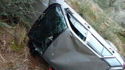 Canlı yayın yaparken metrelerce yuvarlandı