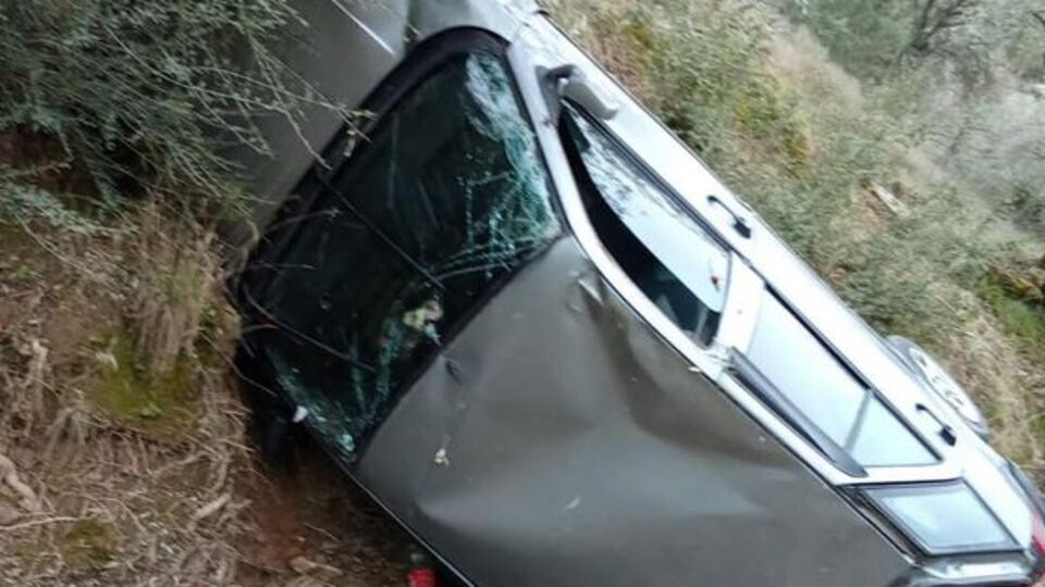 Canlı yayın yaparken metrelerce yuvarlandı