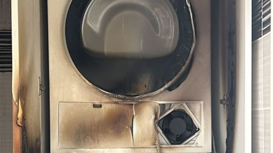 Çamaşır kurutma makinesi patladı