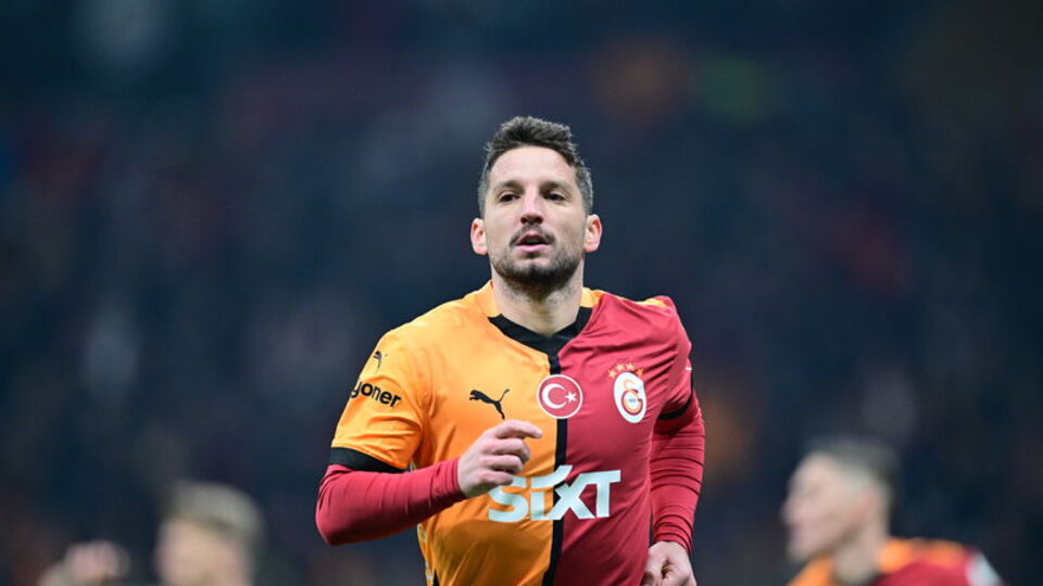 Mertens'ten emeklilik sorusuna cevap!
