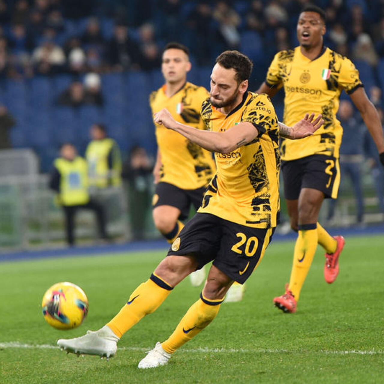 Hakan'lı Inter deplasmanda farka koştu