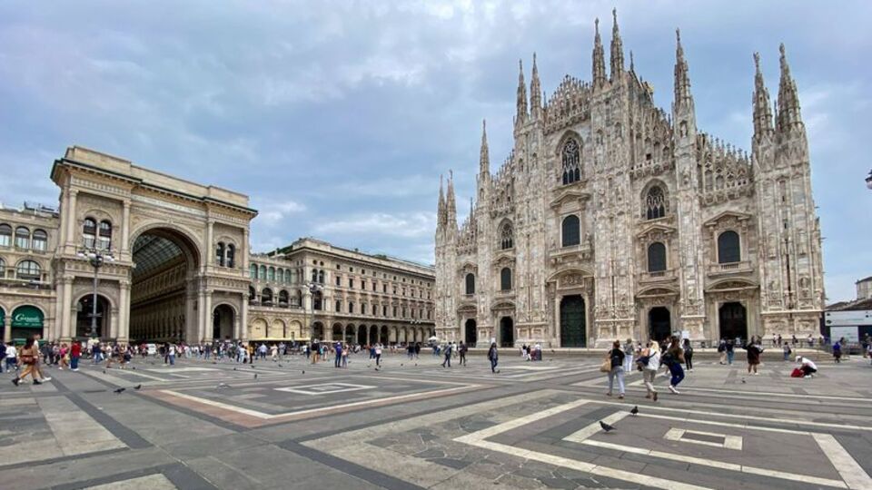 Milano'da sokakta sigara içmek yasaklanacak