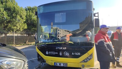 İETT otobüsü kaldırımdakilere çaptı! Feci kaza can kaybı var