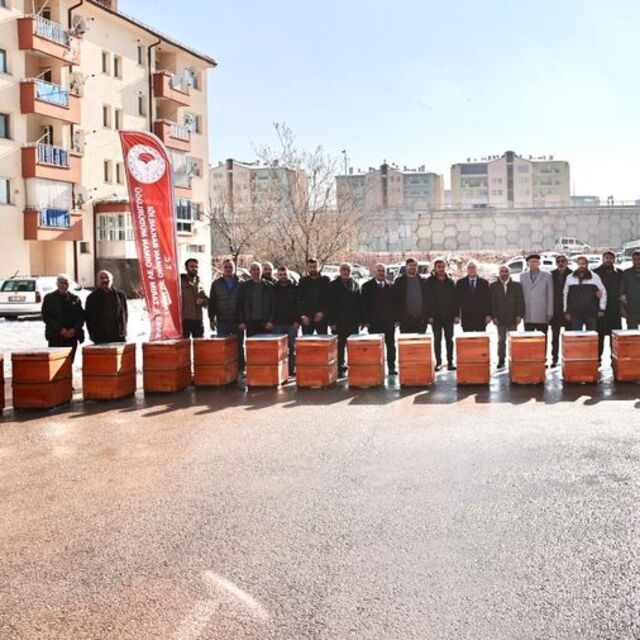 Sivas'ta 39 arıcıya kovan desteği