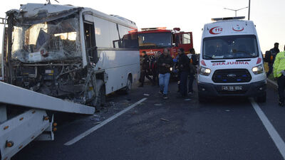 İşçi servisi TIR'a çarptı: 22 yaralı