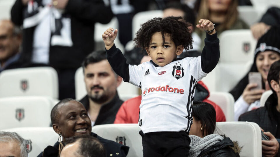 Babasından sonra oğlu da Beşiktaş forması giyecek!