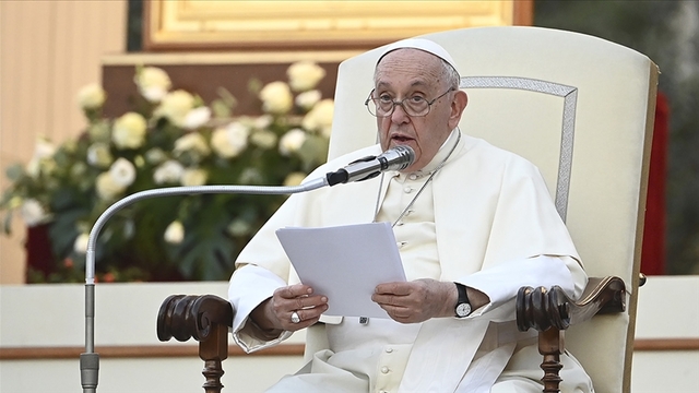 Papa, Irak ziyaretinde iki suikast girişimi atlattığını açıkladı