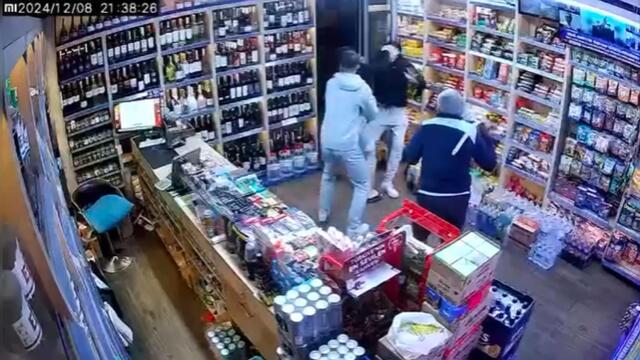 'Sahte içki sattın' kavgası! Tekeli bastı, dayak yedi