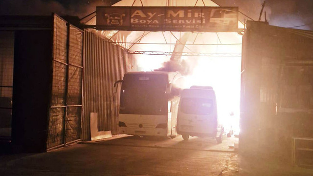 Araçlar alev aldı, uyurken hayatını kaybetti!