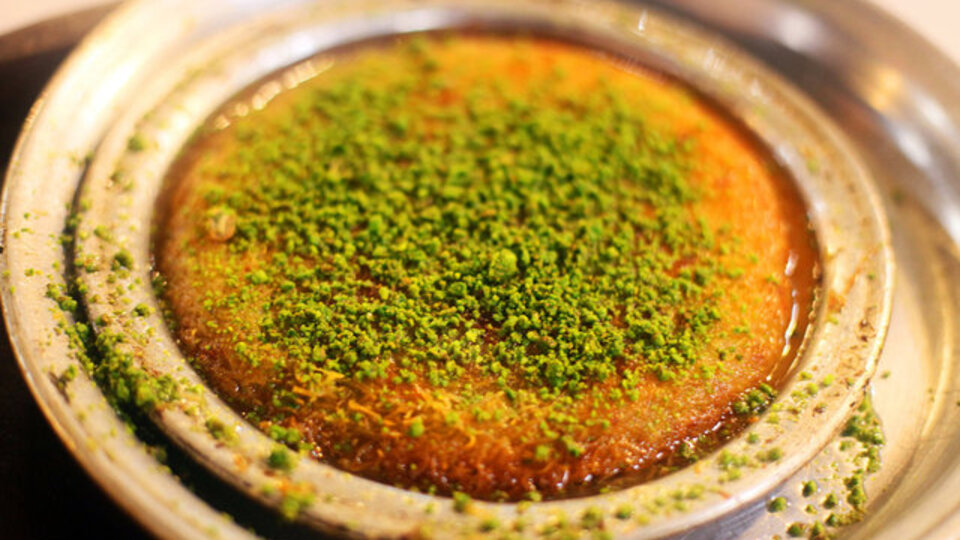 Künefe nasıl yenir, tüketilir?