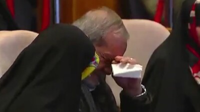İran Cumhurbaşkanı gözyaşlarına hakim olamadı
