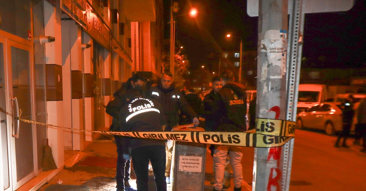 AK Parti'ye molotofkokteylli saldırıya 2 tutuklama | Son dakika haberleri