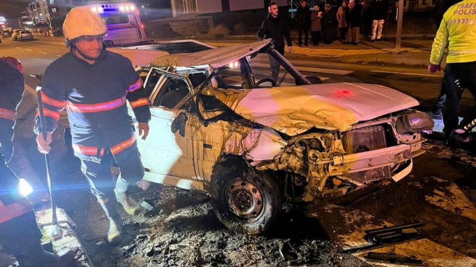 Sakarya'da iki otomobil çarpıştı: 4 yaralı