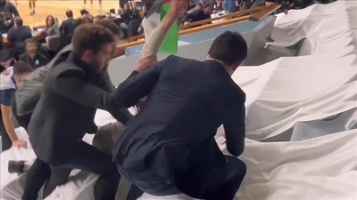 Fransa'da İsrailli taraftarlar Filistin bayraklı genci darbetti